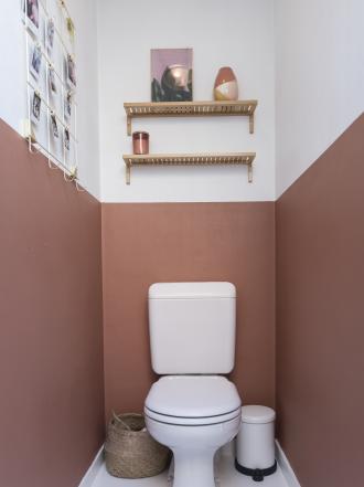 Kleurvlakken lambrisering toilet