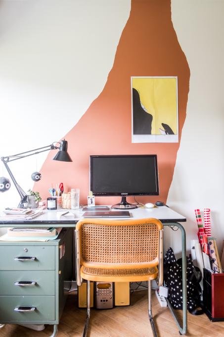 Schilder spontane vormen op de muur en maak van je bureau een creatieve plek