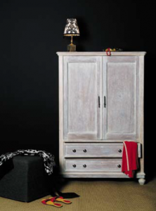 Met Paint’ Off (classic of instant) en houtbeits creëer je zelf de mooiste vintage meubelen